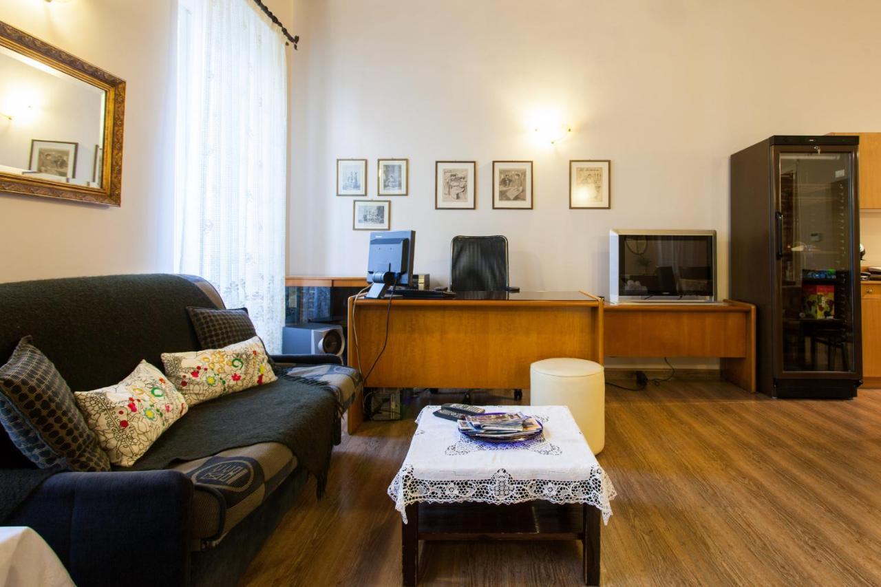Psyri Neoclassical House With Yard Atenas Exterior foto